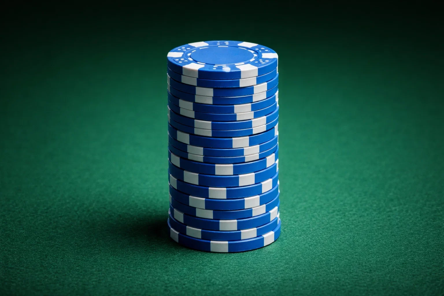 Pile de jetons tous identiques symbolisant la mise fixe